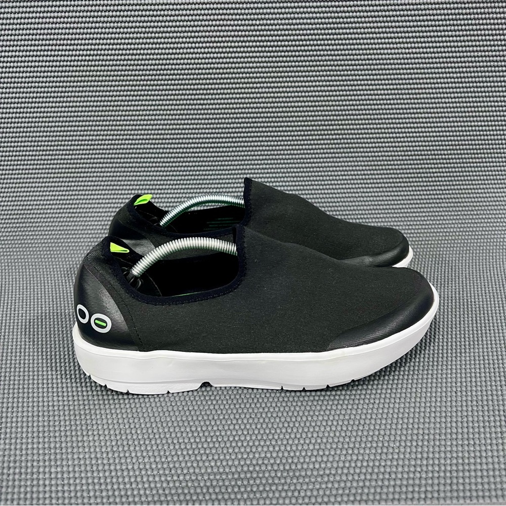 OOFOS OOmg eeZee Low Women’s Slip On Recovery Sneakers Size 10‎ Black White